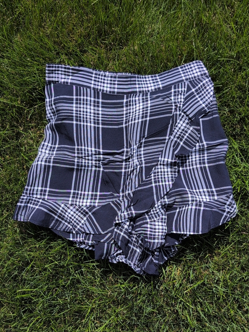 EXPRESS Black and White Plaid Ruffle Skort Shorts - Picture 1 of 9